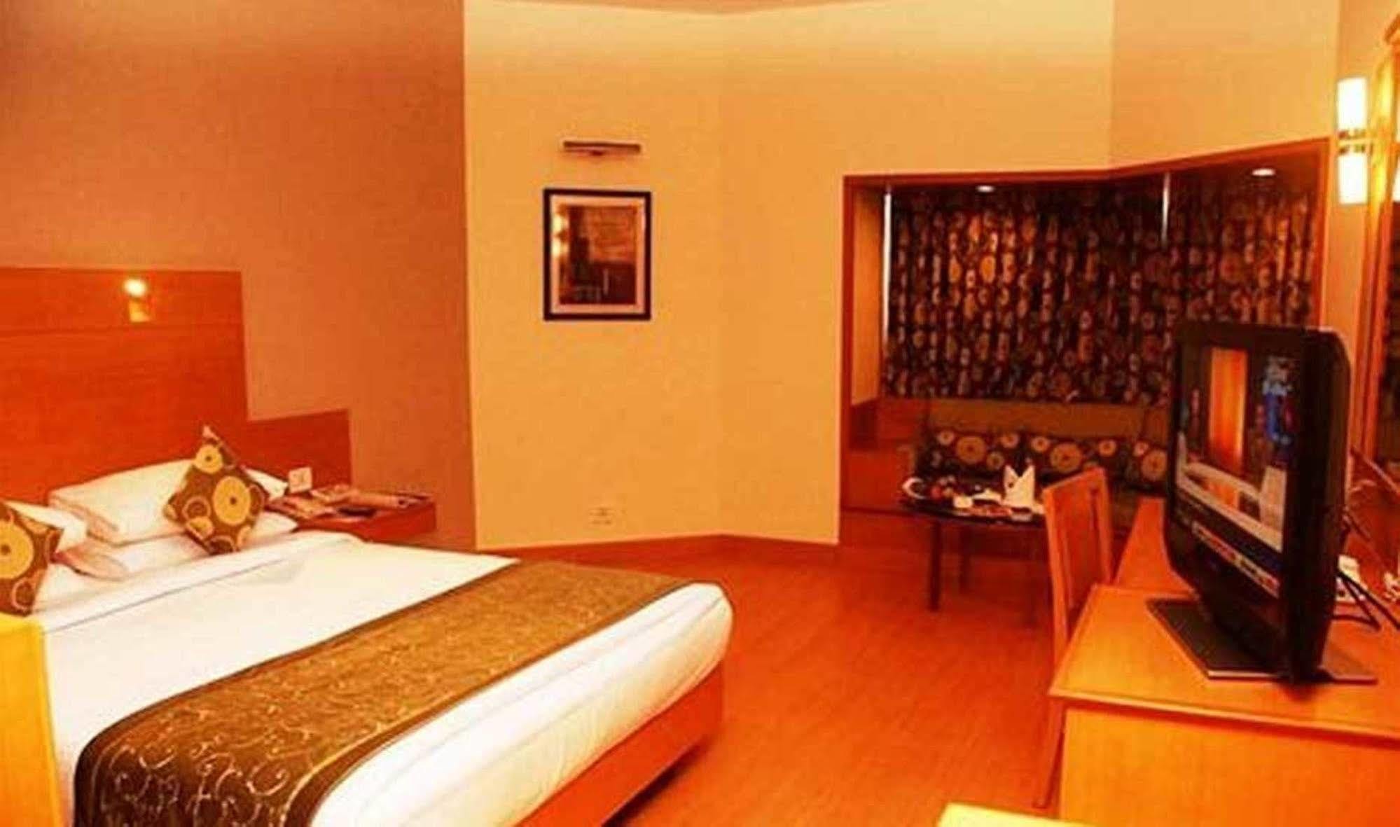 Hotel Vits Aurangabad Esterno foto