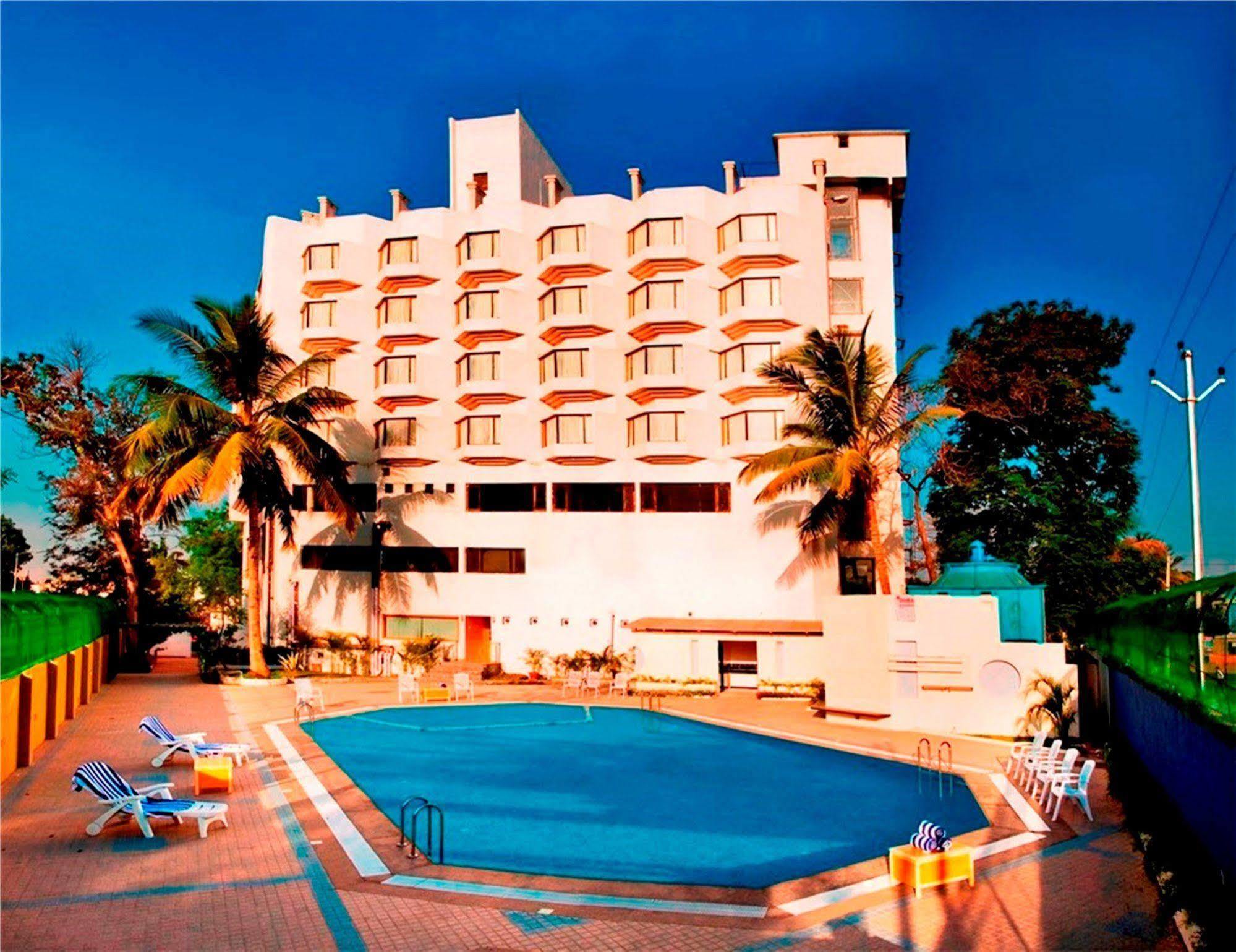 Hotel Vits Aurangabad Esterno foto