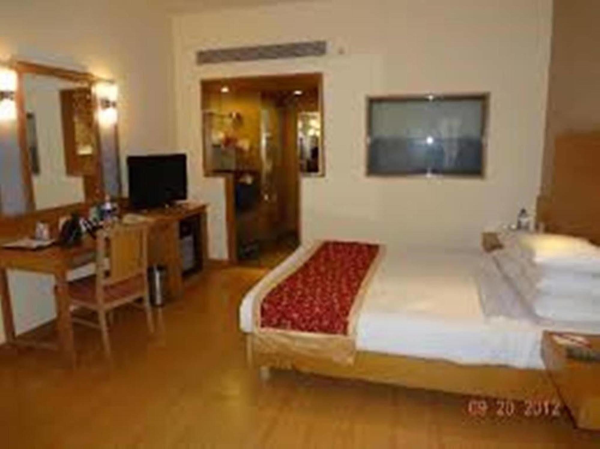 Hotel Vits Aurangabad Esterno foto