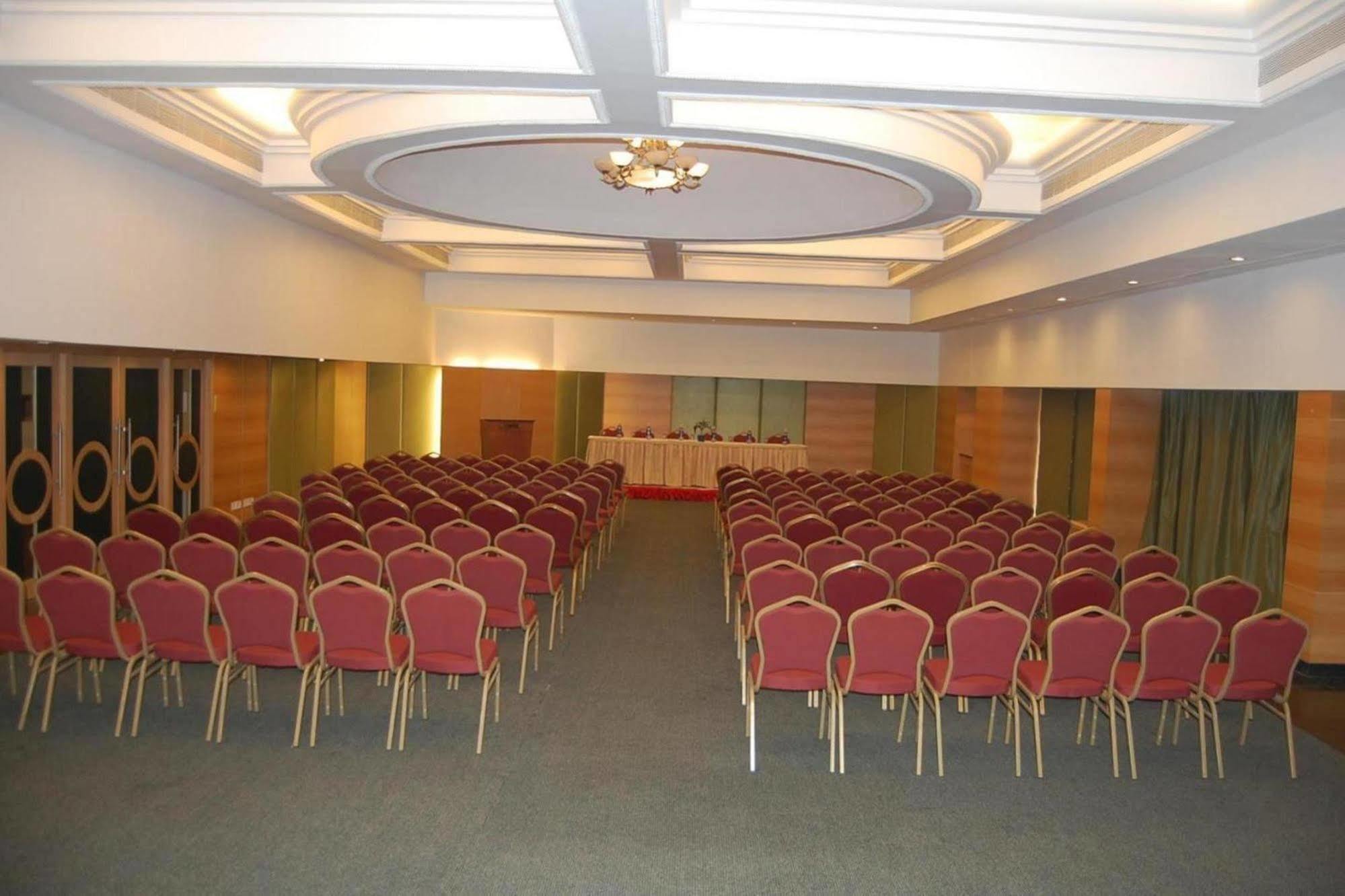 Hotel Vits Aurangabad Esterno foto