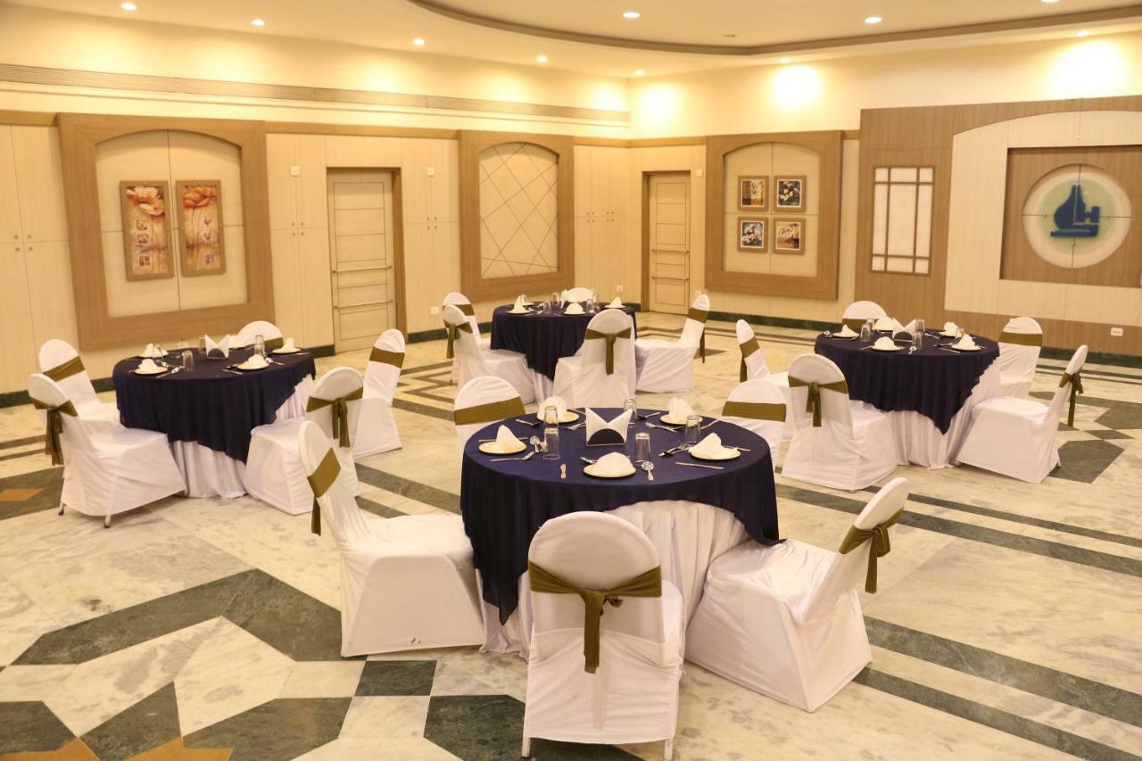 Hotel Vits Aurangabad Esterno foto