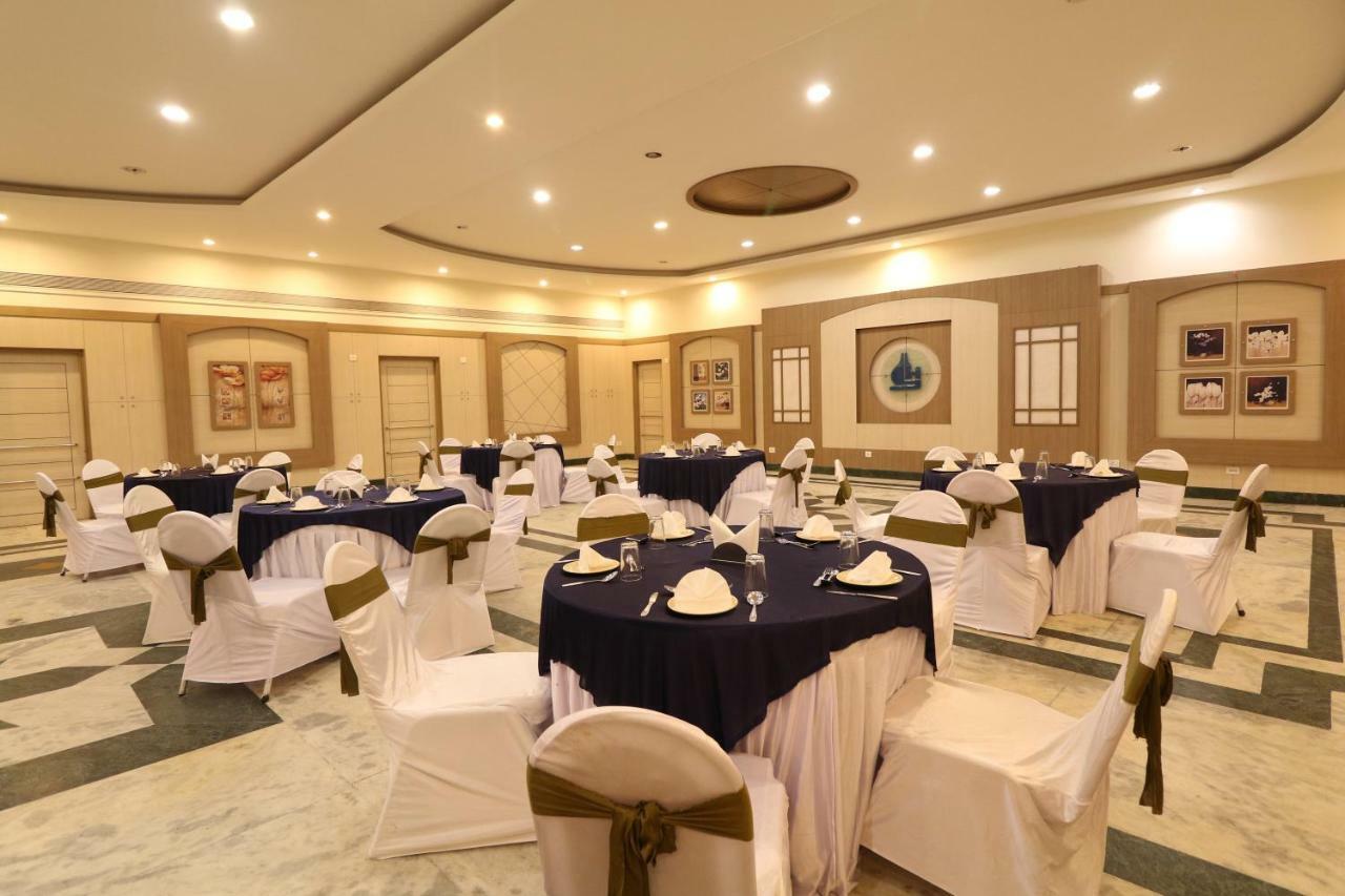 Hotel Vits Aurangabad Esterno foto